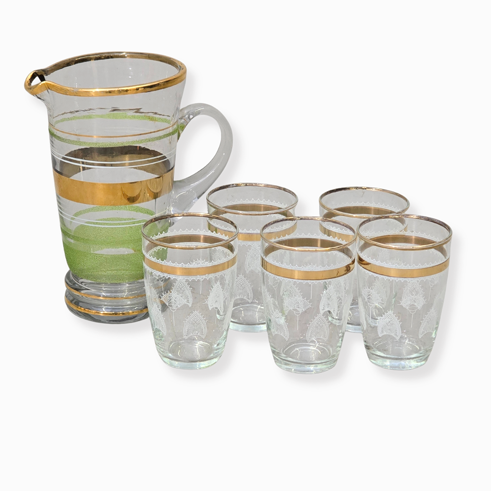 WATER JUG DECORATED WITH 5 DECORATED GLASSES.