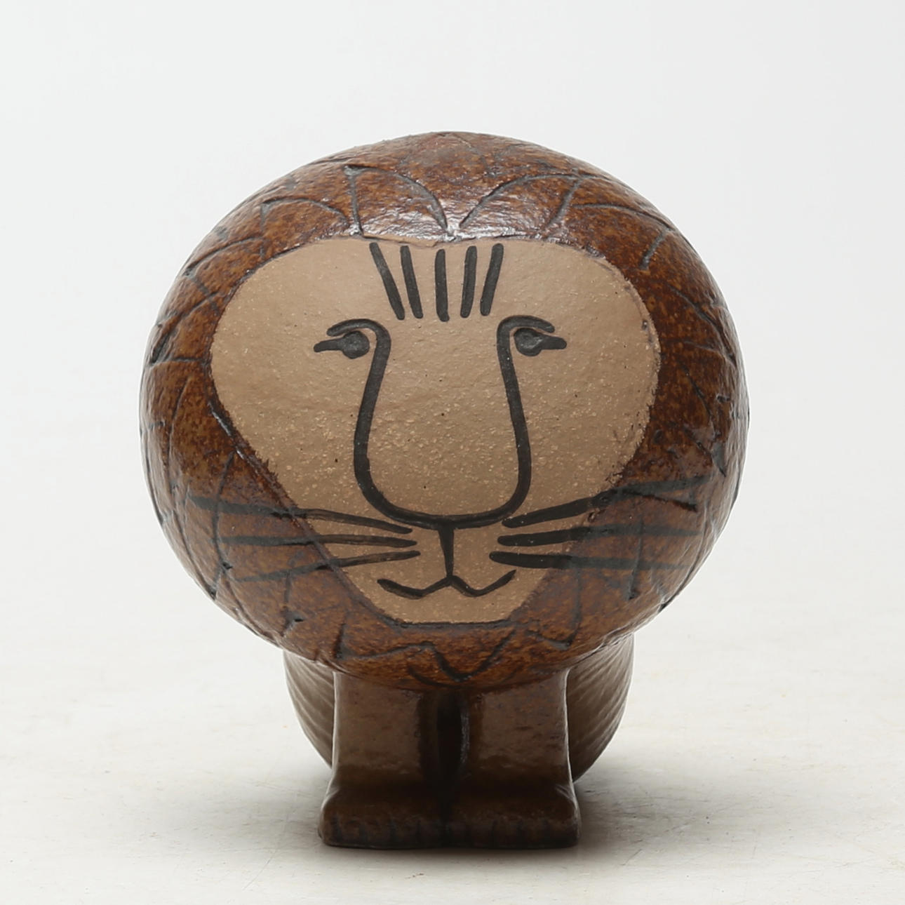 LISA LARSON. A large ceramic lion, unsigned.