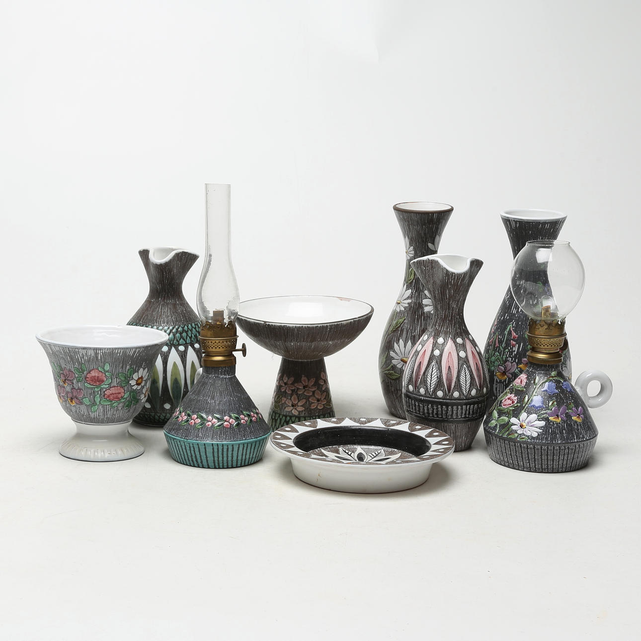 CERAMIC OBJECTS 9 pieces, Tällberg.