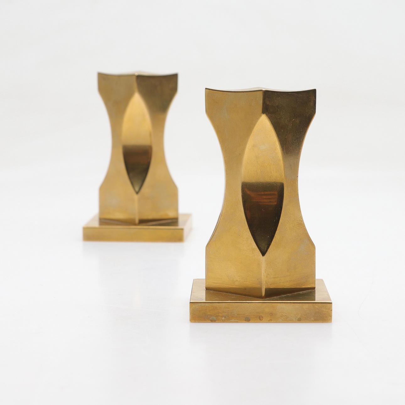LARS ÅKESSON. Two brass candlesticks, Walloon brass, 1980s.