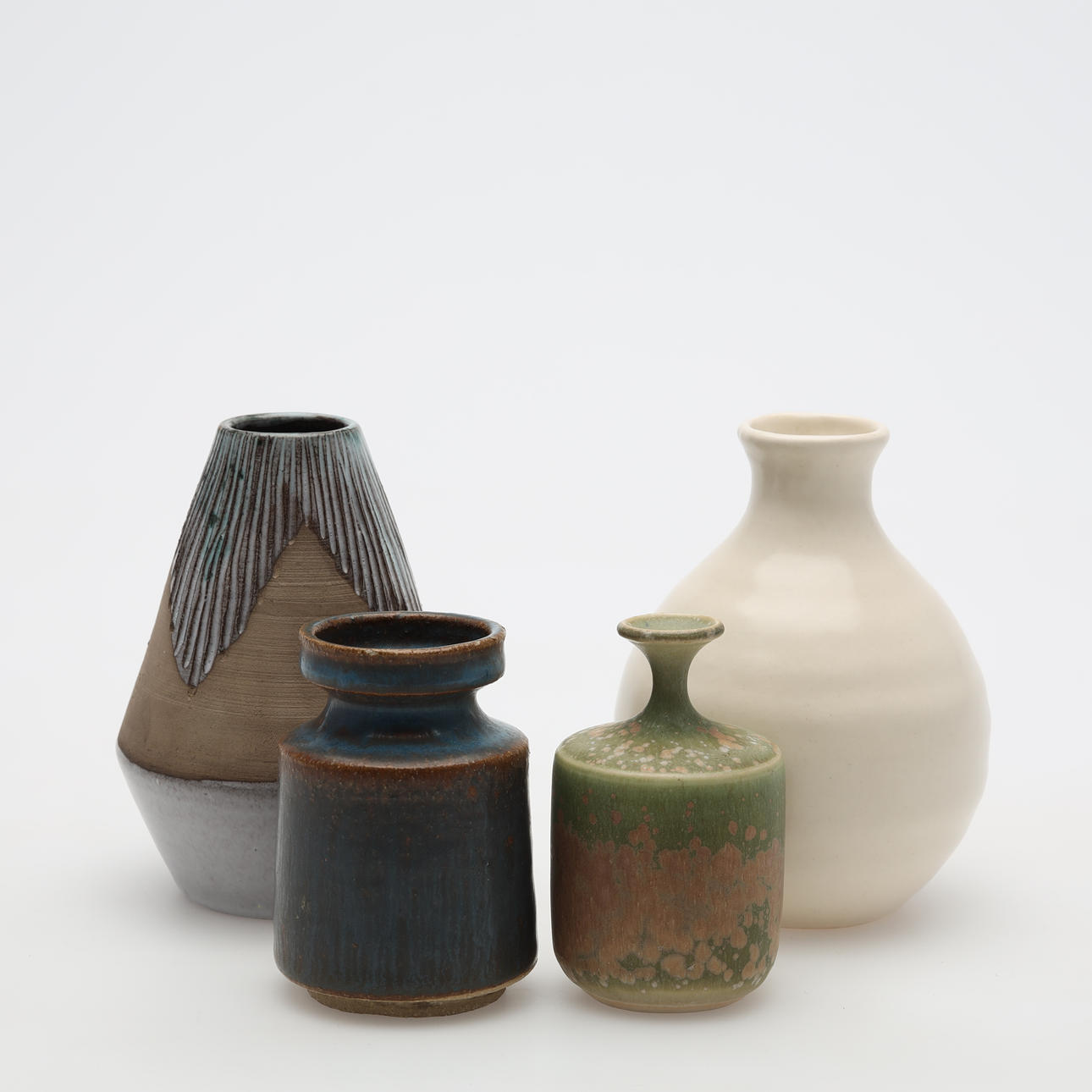 VASER, 4 st, stengods, bl. a. Rolf Palm.