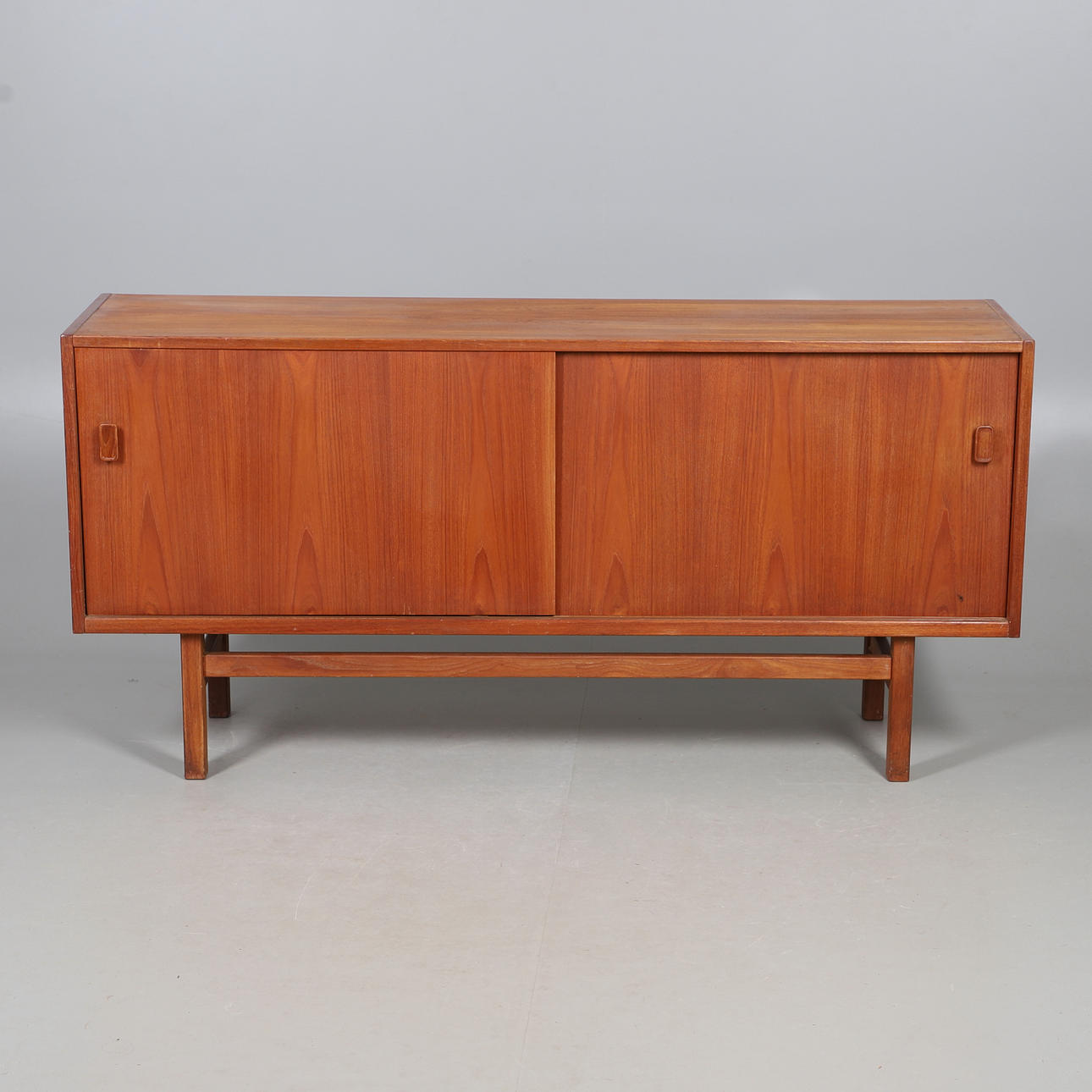 TROEDS SWEDISH MID CENTURY SIDEBOARD.