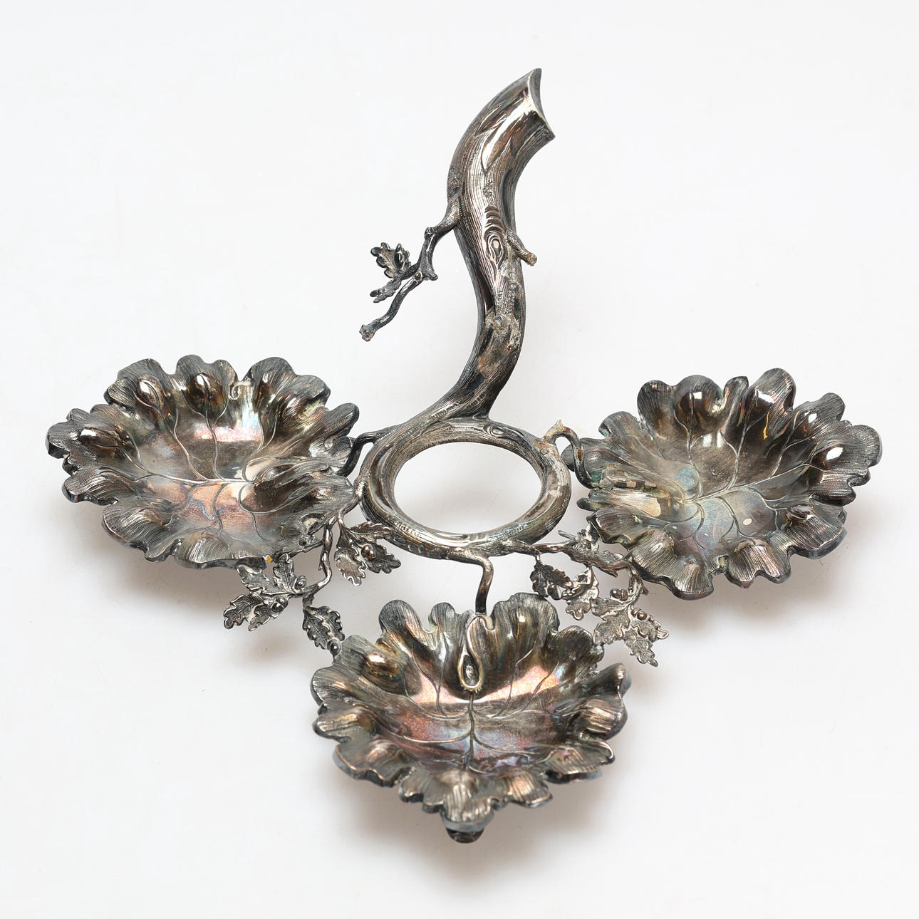 OCTOPUS HORNS. Silver, engraved HS, oak border format, weight 196,7 g.