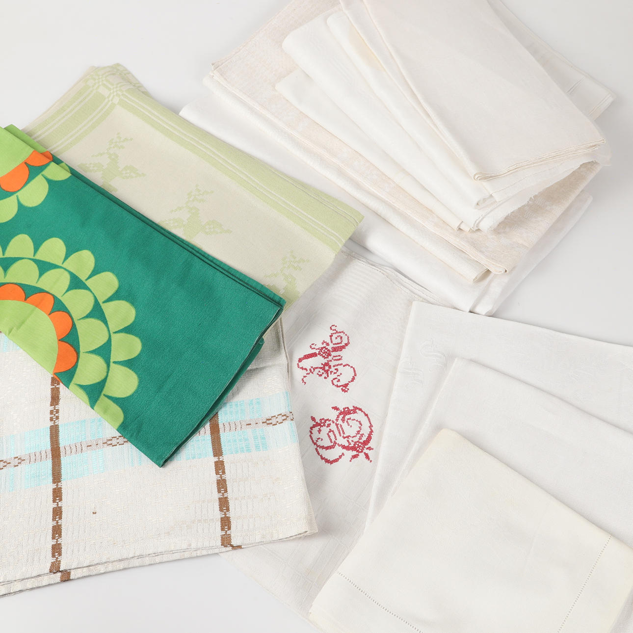 DUKAR, 15 stycken, linne m. m., 1900-tal.