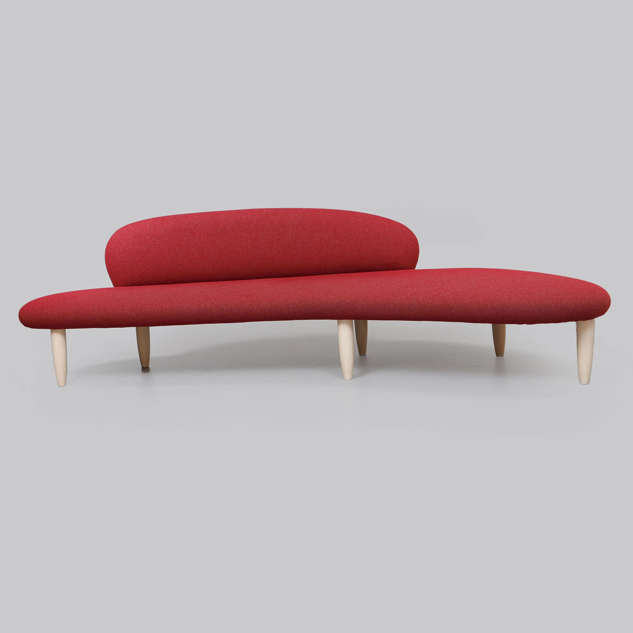 ISAMU NOGUCHI. Sofa, “Freeform”, Vitra, model designed 1946, 2000s.