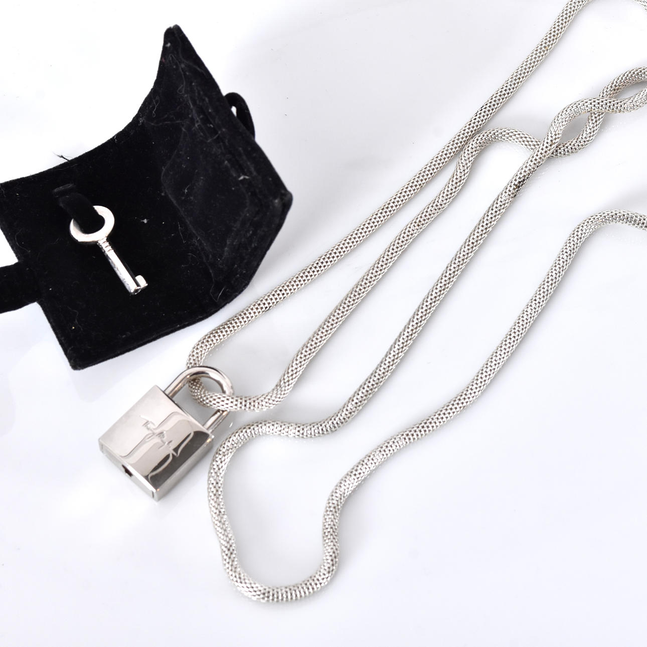 NECKLACE WITH PENDANT, Thierry Mugler.