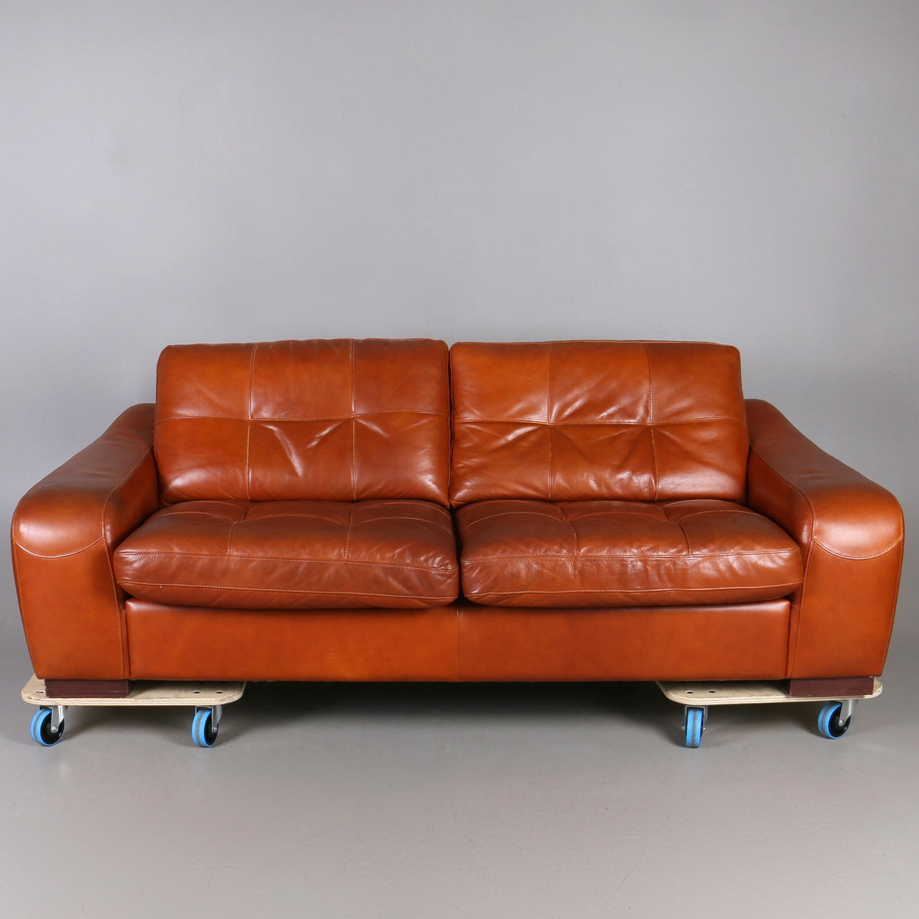 SKINNSOFFA, tresits, samtida.