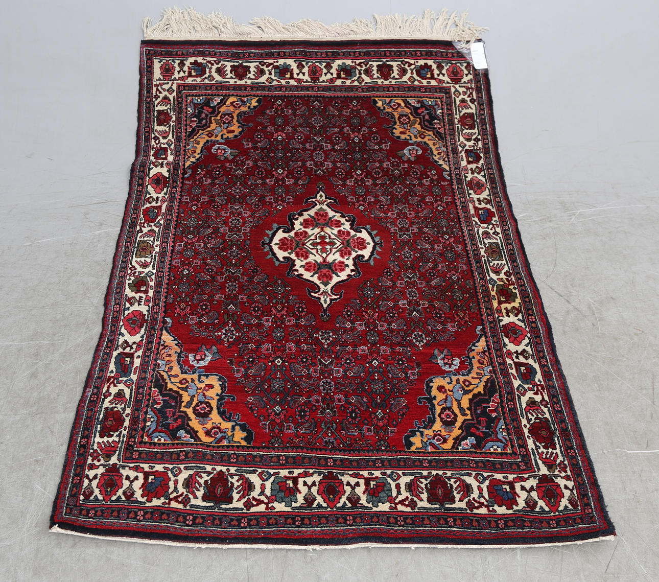 MATTA, persisk ca. 160x110 cm.