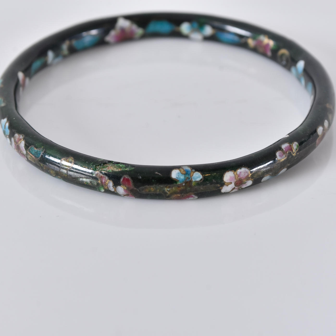 A 20th century cloisonné bangle.