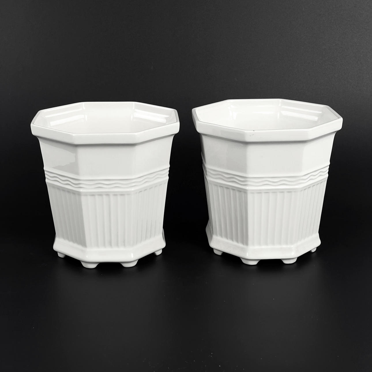 YTTERFODER, 2 st. Porslin, "Prins Eugens Waldemarsudde", Gustavsberg, Rörstrand.