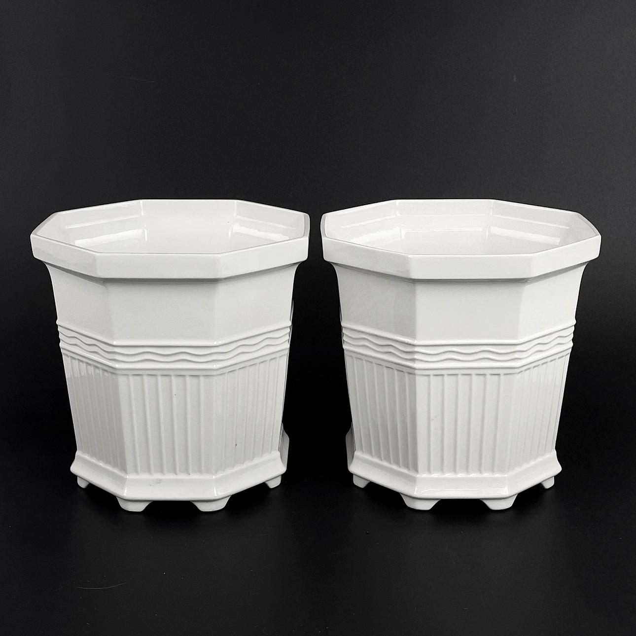 OUTER LINING, a pair. Porcelain, “Prince Eugens Waldemarsudde”, Rörstrand.