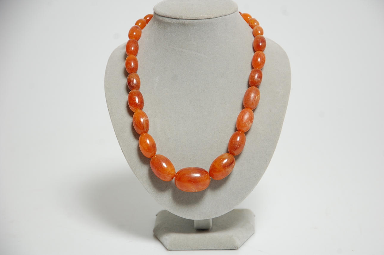 COLLIER bärnsten, doserat 1900-talets början, vikt48 g.