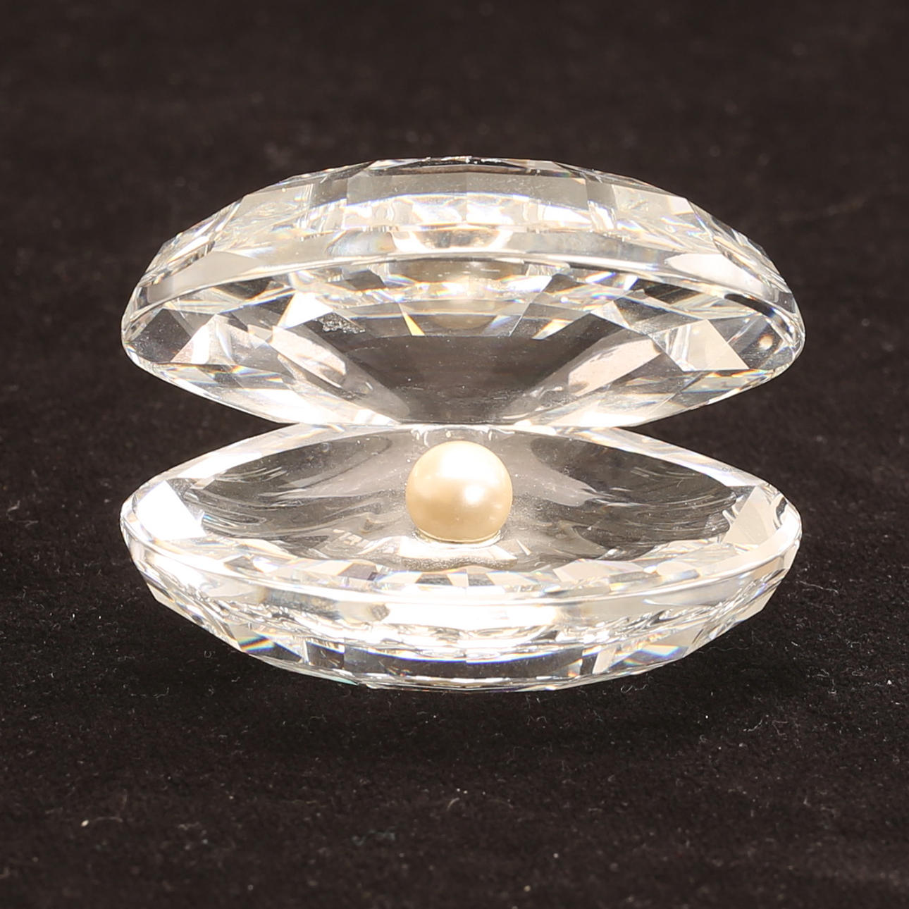 SWAROVSKI, seashell with pearl.
