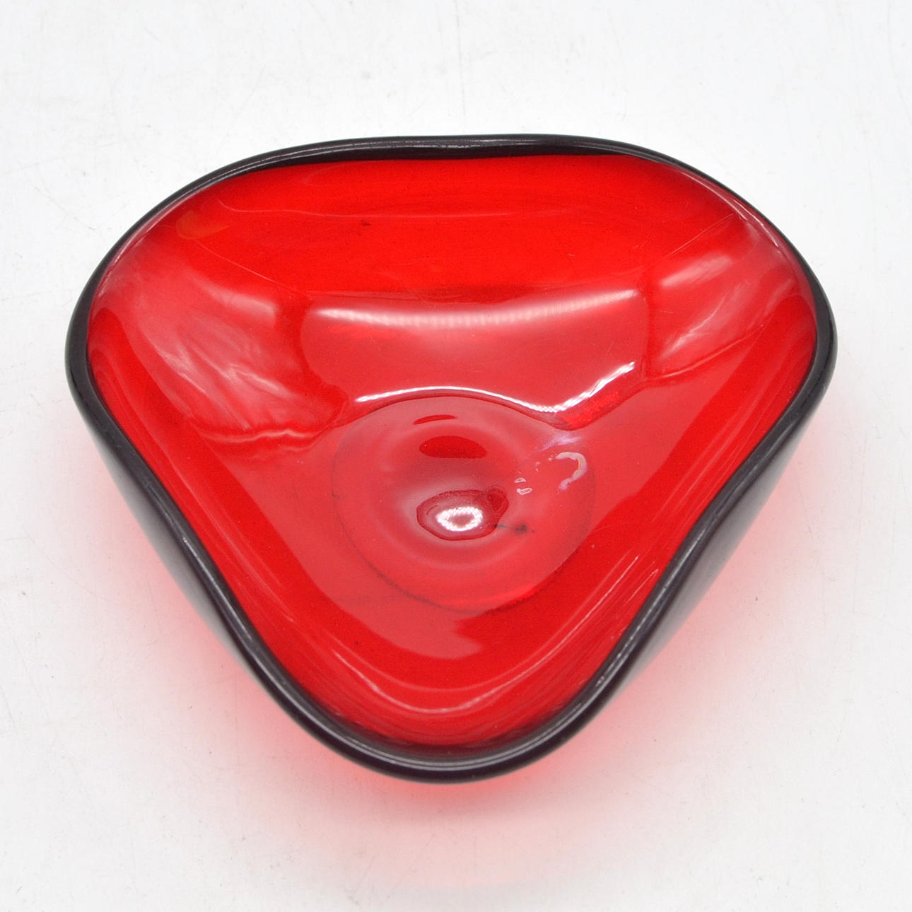 MURANO GLASS BOWL, TRIANGULAR BASIC SHAPE, RED, ITALY, AROUND 1950.