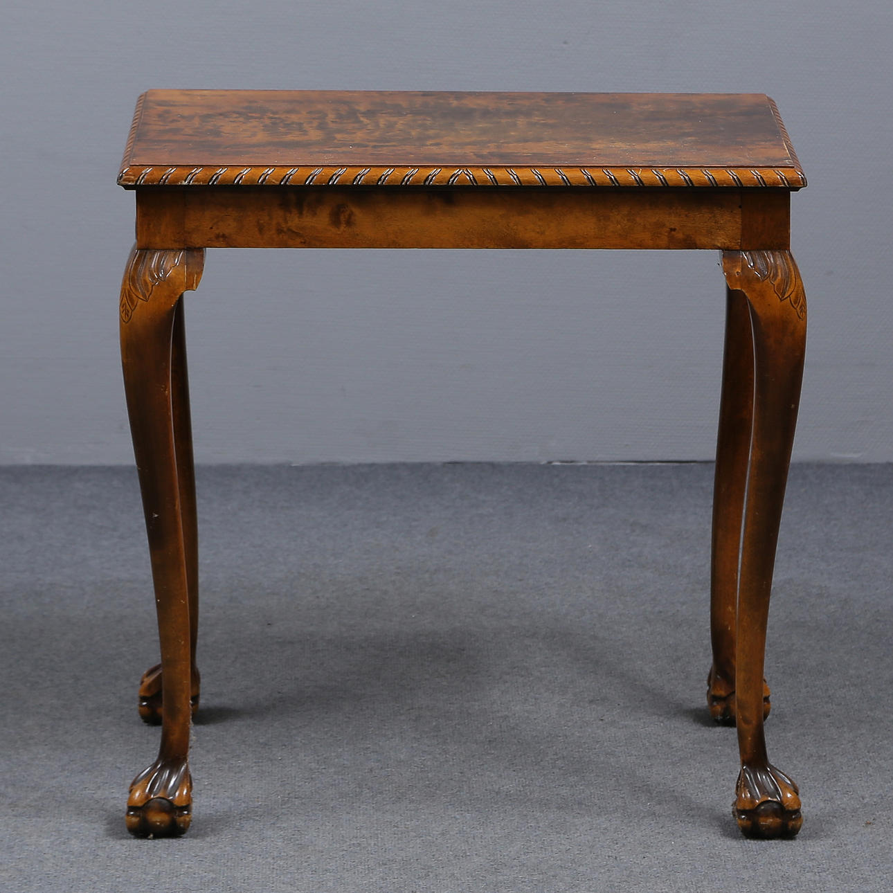 BORD "BALL AND CLAW" VALNÖTSROT/VALNÖT.