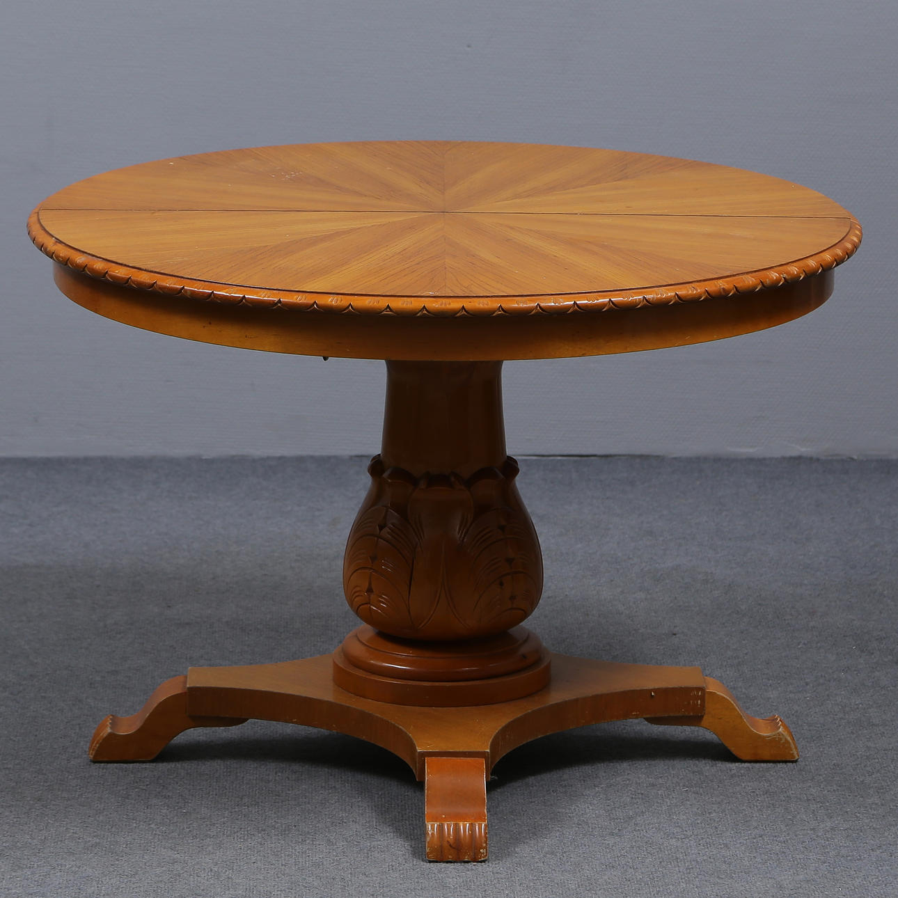 BORD, SNURRBART, 1900-TALERTS FÖRSTA HÄLFT.