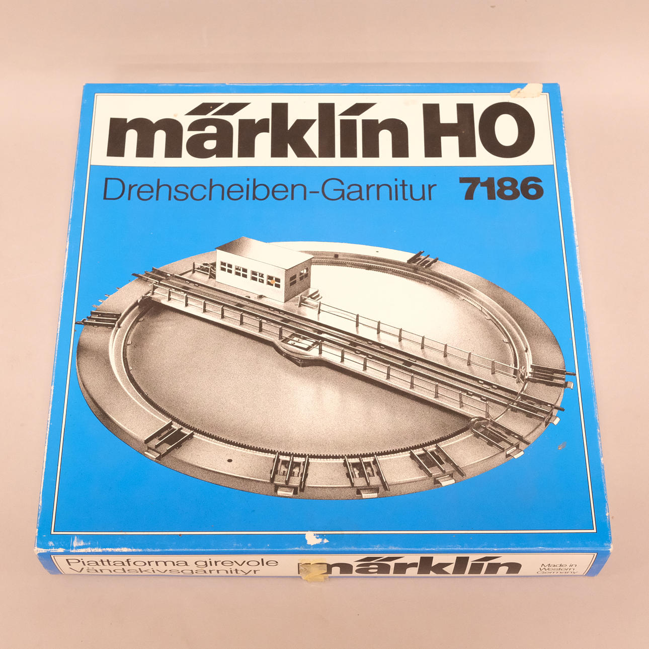 MARKLIN. MODEL RAIL, TURNTABLE. 7186. SCALE H0.