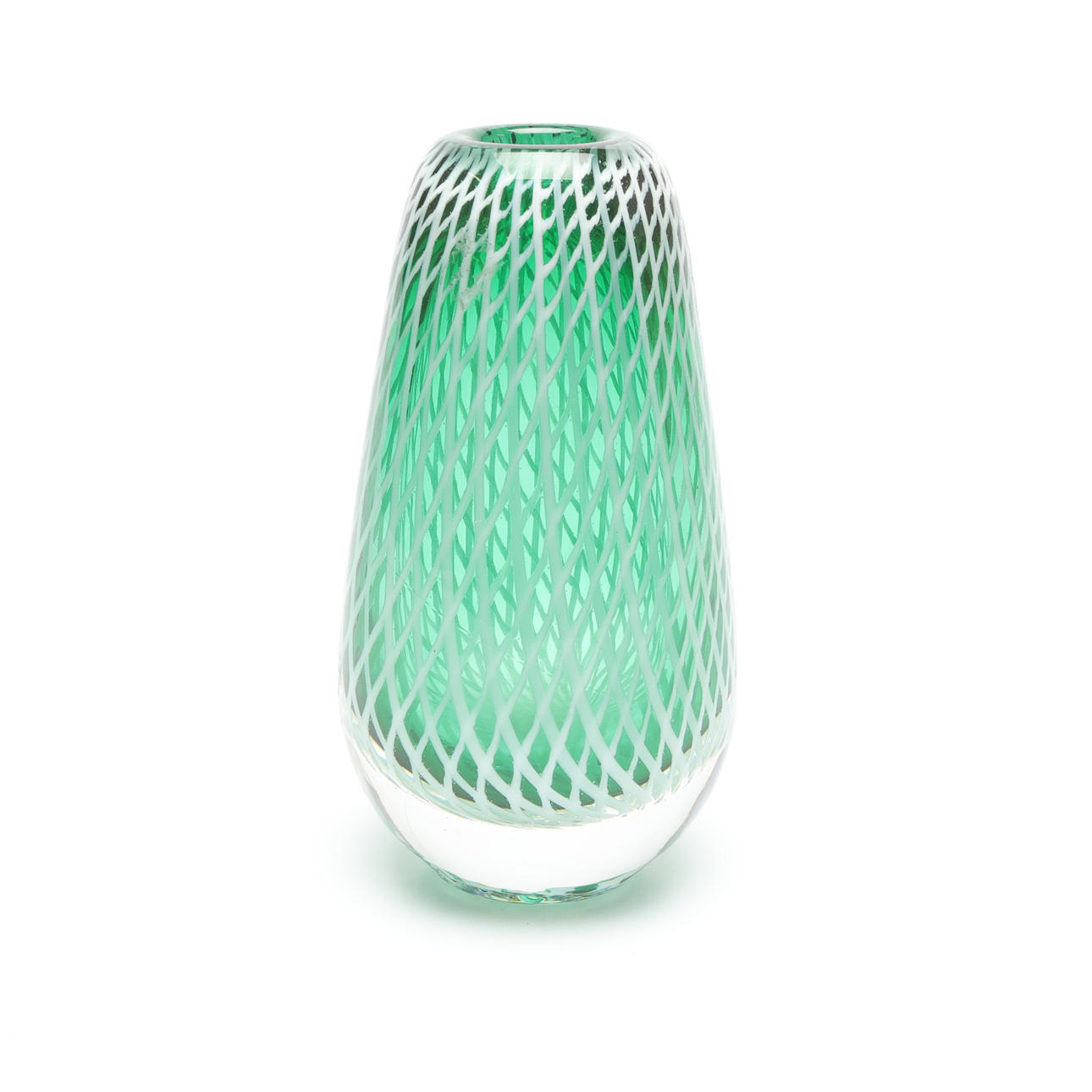 OIDENTIFIERAD KONSTNÄR. Vase, fishnet pattern, unsigned.