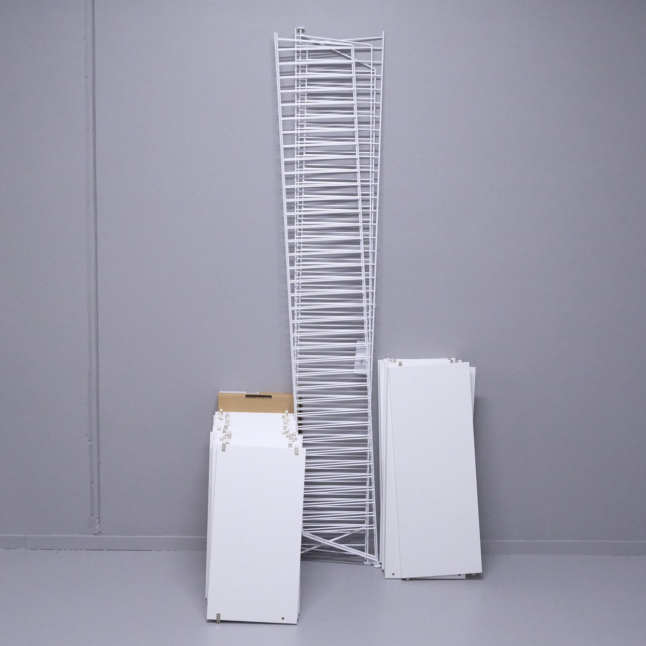 STRING SHELF, FLOOR MODEL, 4 SECTIONS.