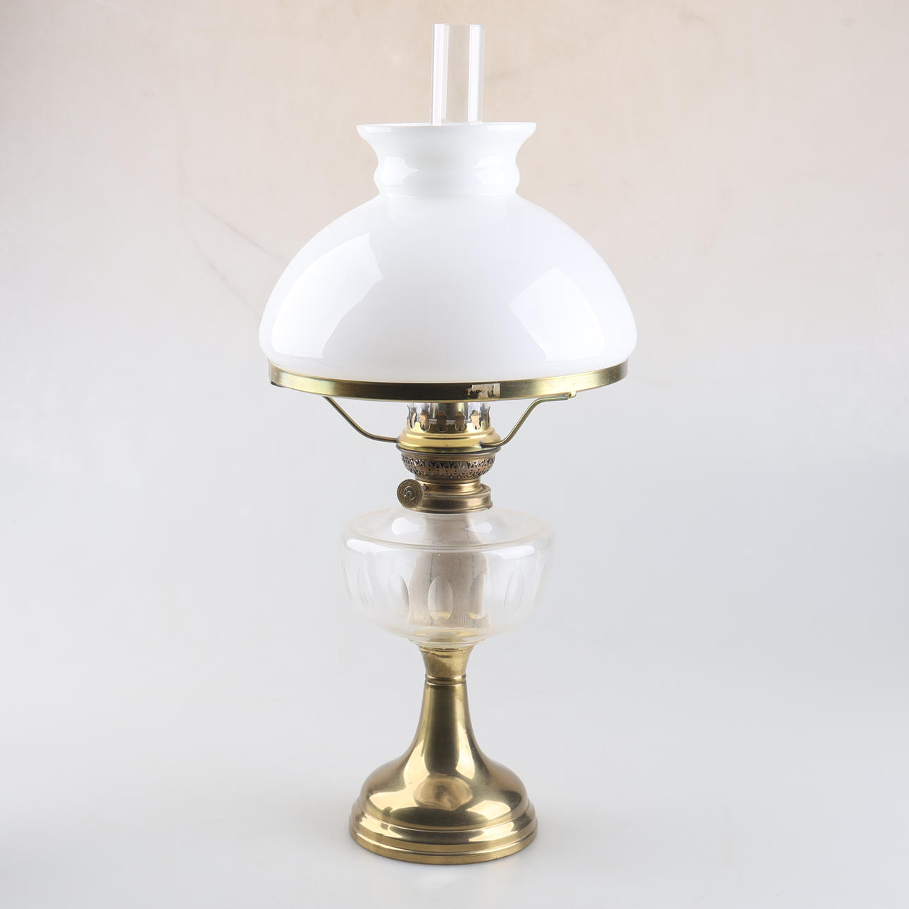 TABLE KEROSENE LAMP.
