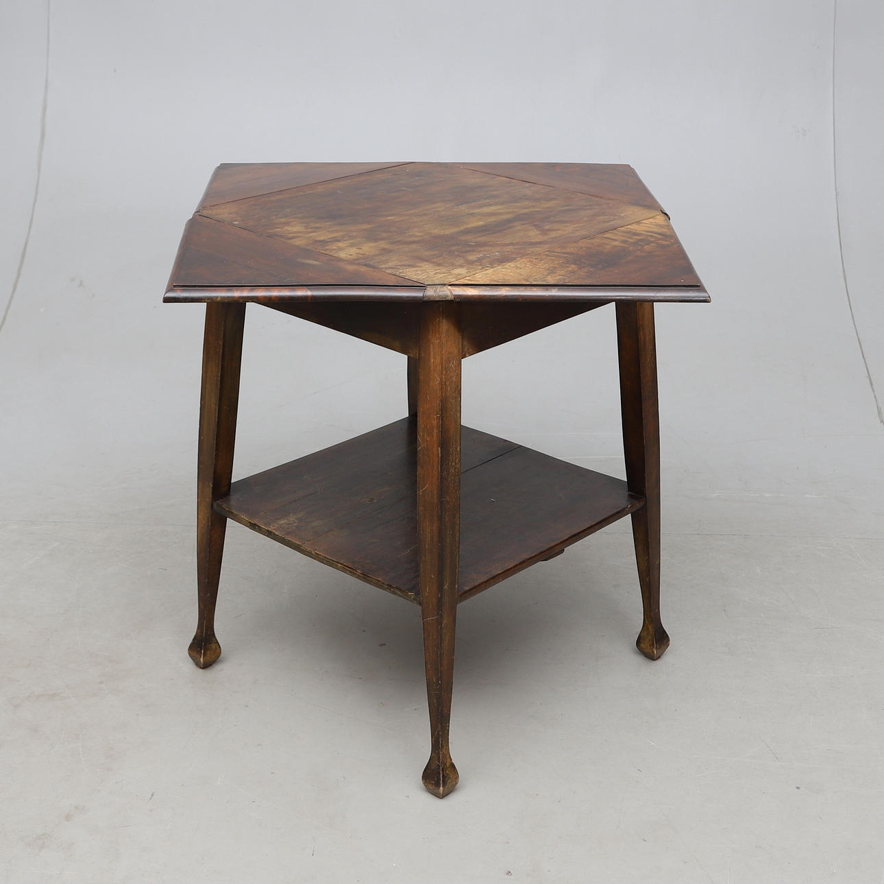 KUVERTBORD, Jugend, tidigt 1900-tal.