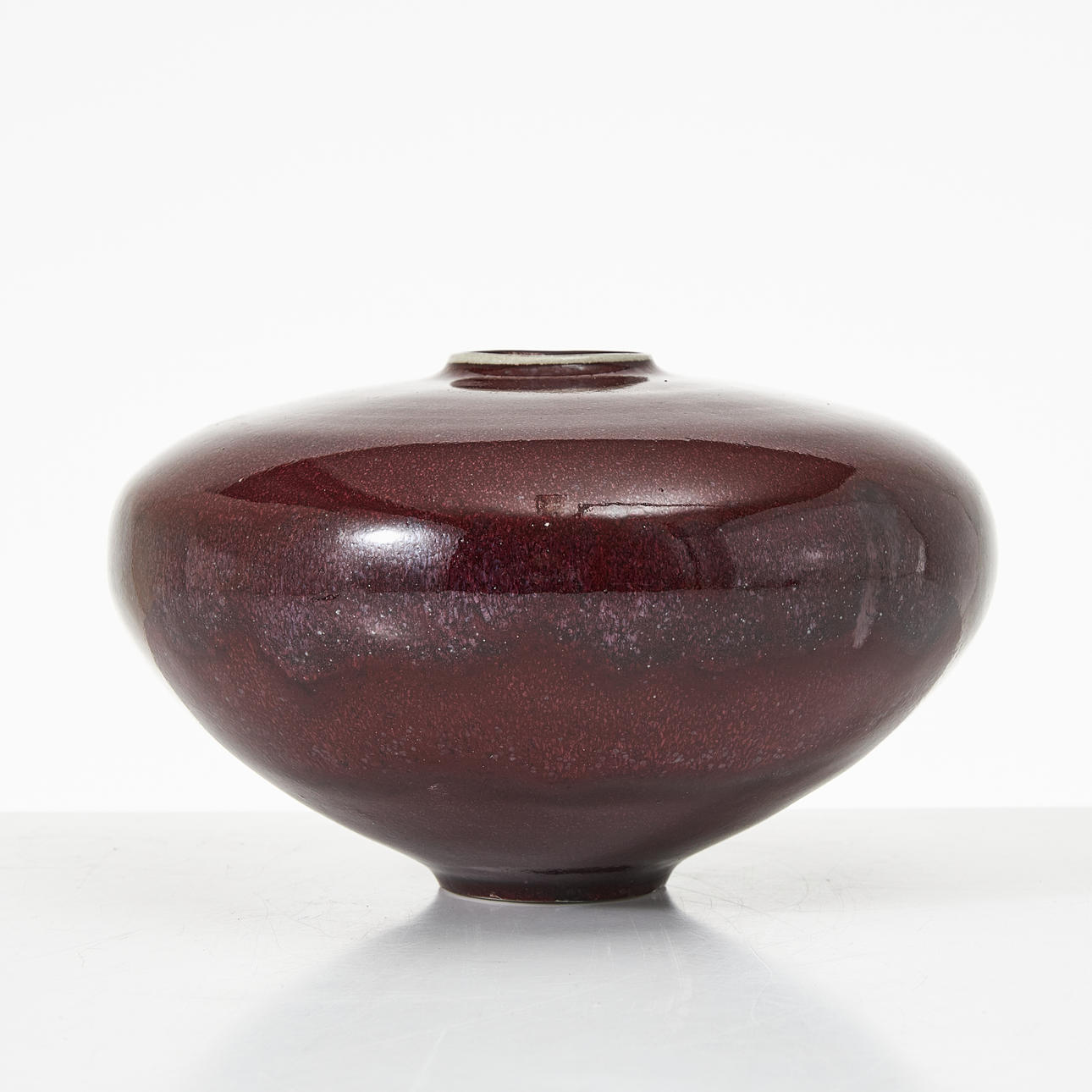 ISAK ISAKSSON. (född 1949), vas, stengods, signerad, egen verkstad.