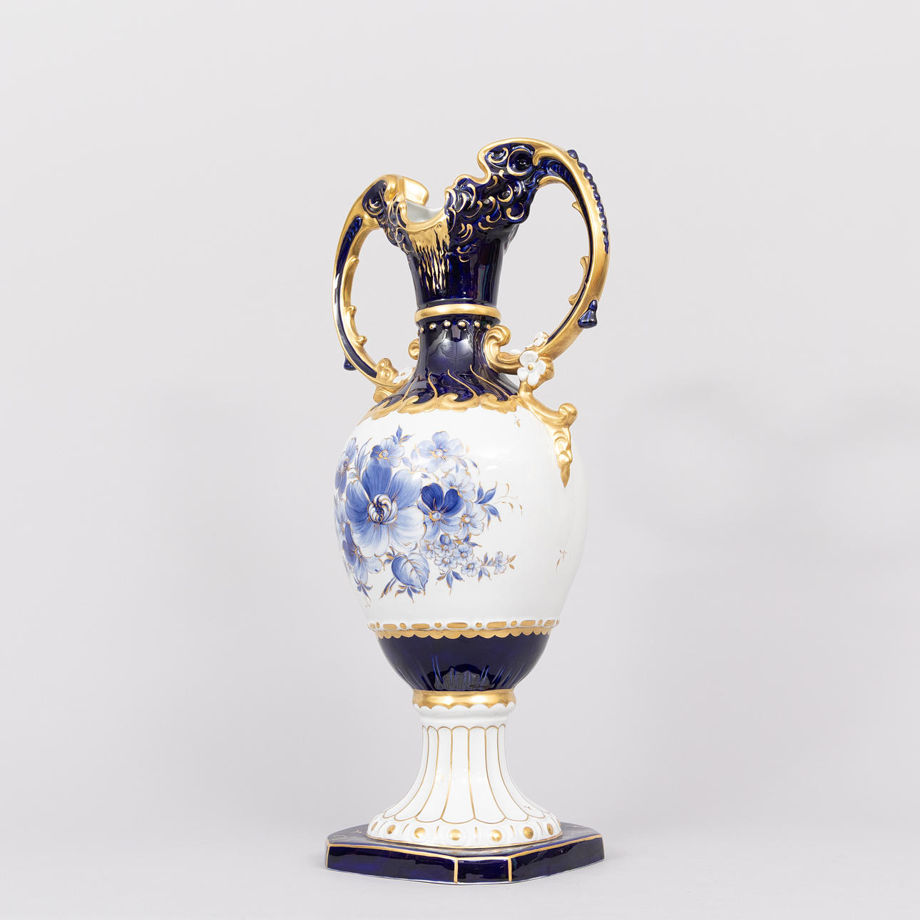 PRAKTURNA, Royal Dux, Czechoslovakia.