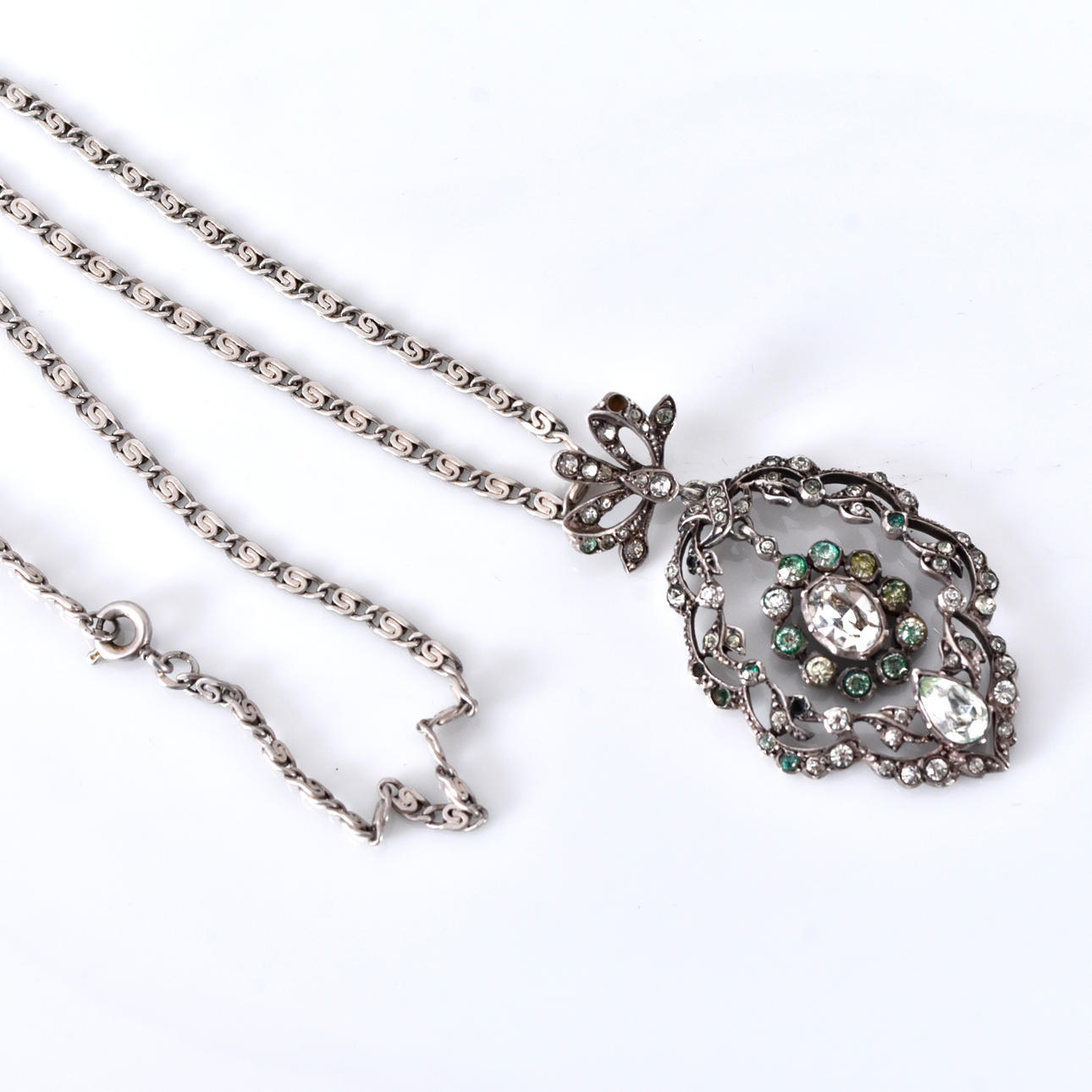 NECKLACE WITH PENDANT, silver and paste.