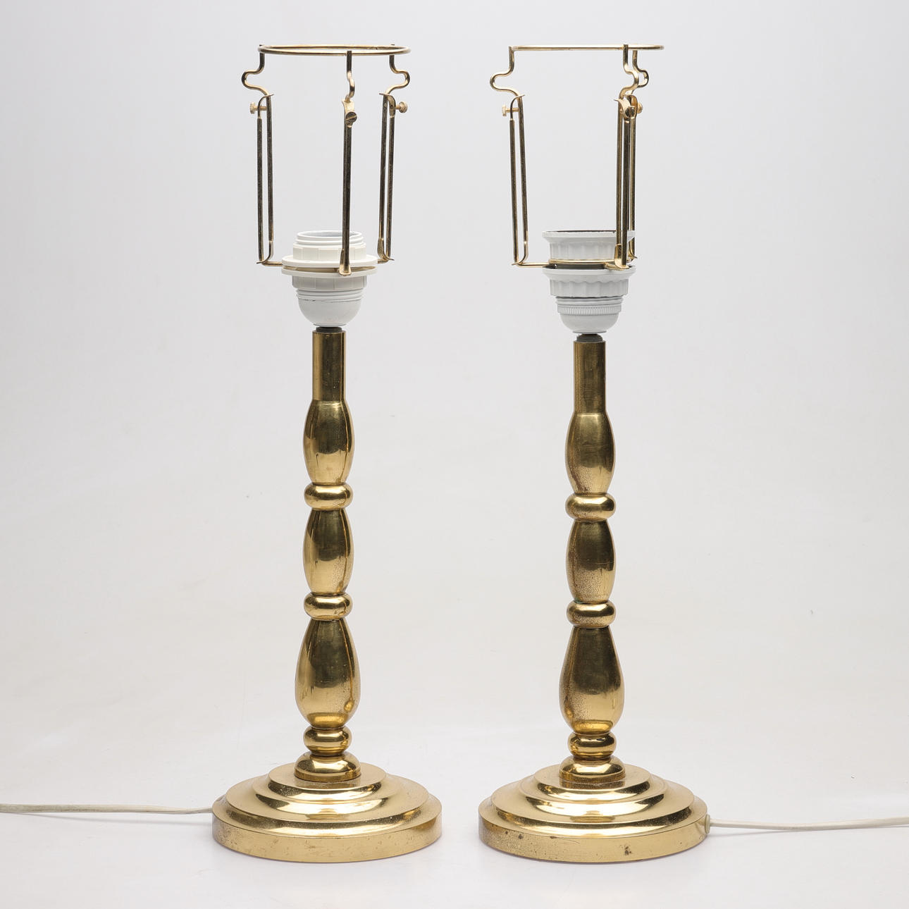 BORDSLAMPOR, 1 par, mässing, 1900-talets andra hälft.