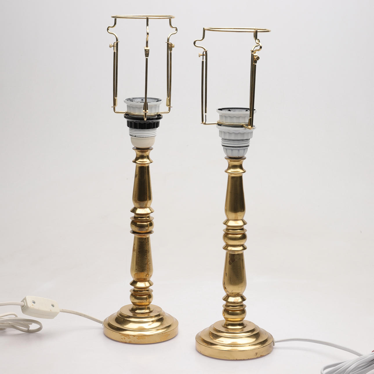 BORDSLAMPOR, 1 par, mässing, 1900-talets andra hälft.