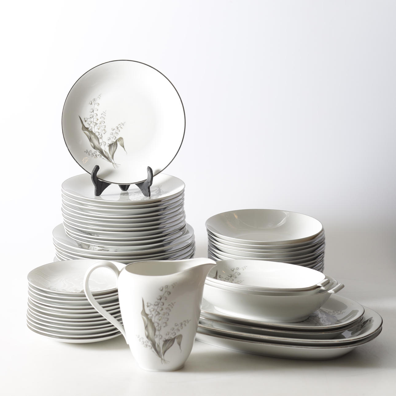A 54-piece tableware set “Liljekonvalj”, Rörstrand.