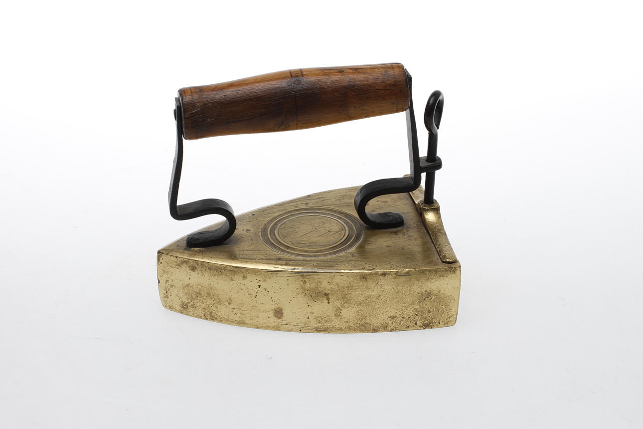 STRYKJÄRN, mässing, 1800-tal, märkt N Eliasson 2.