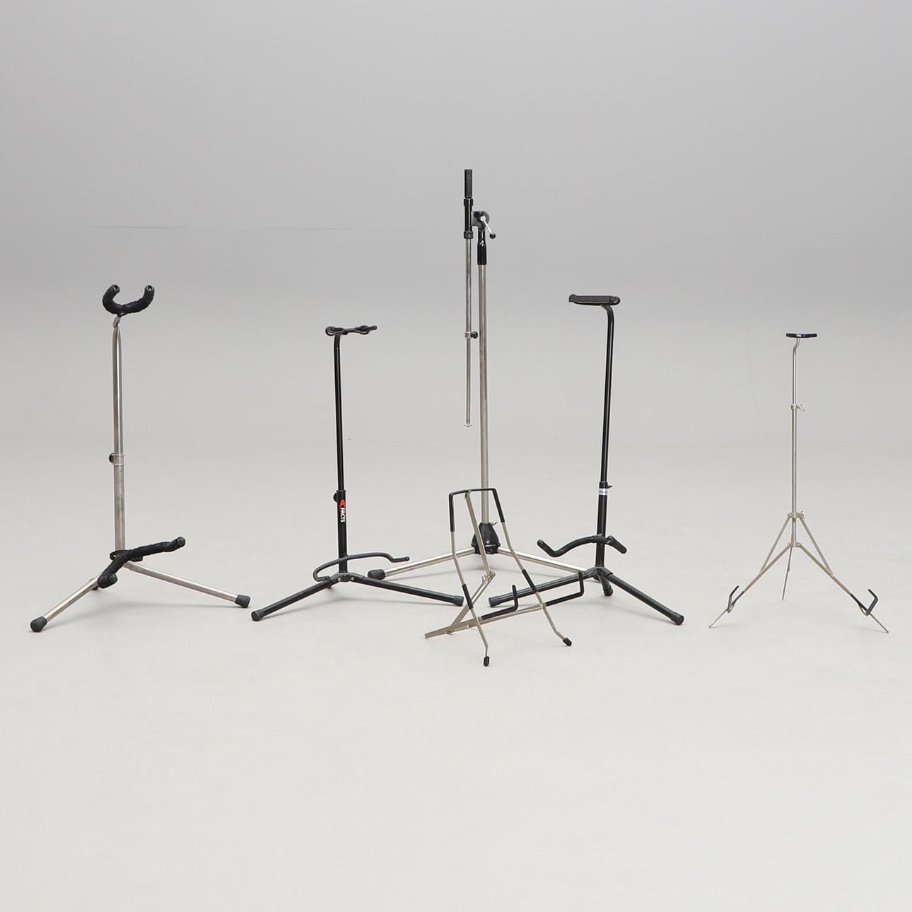 GUITAR STAND, 5 pcs and 1 microphone stand.