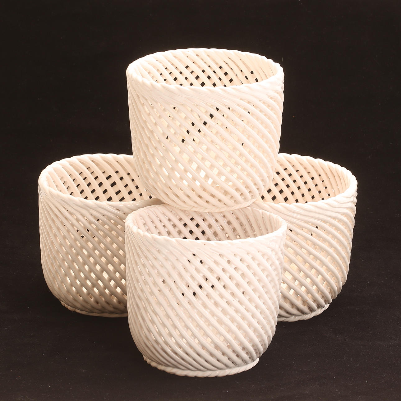 OUTER LINING, 4 pieces, porcelain, grid model.