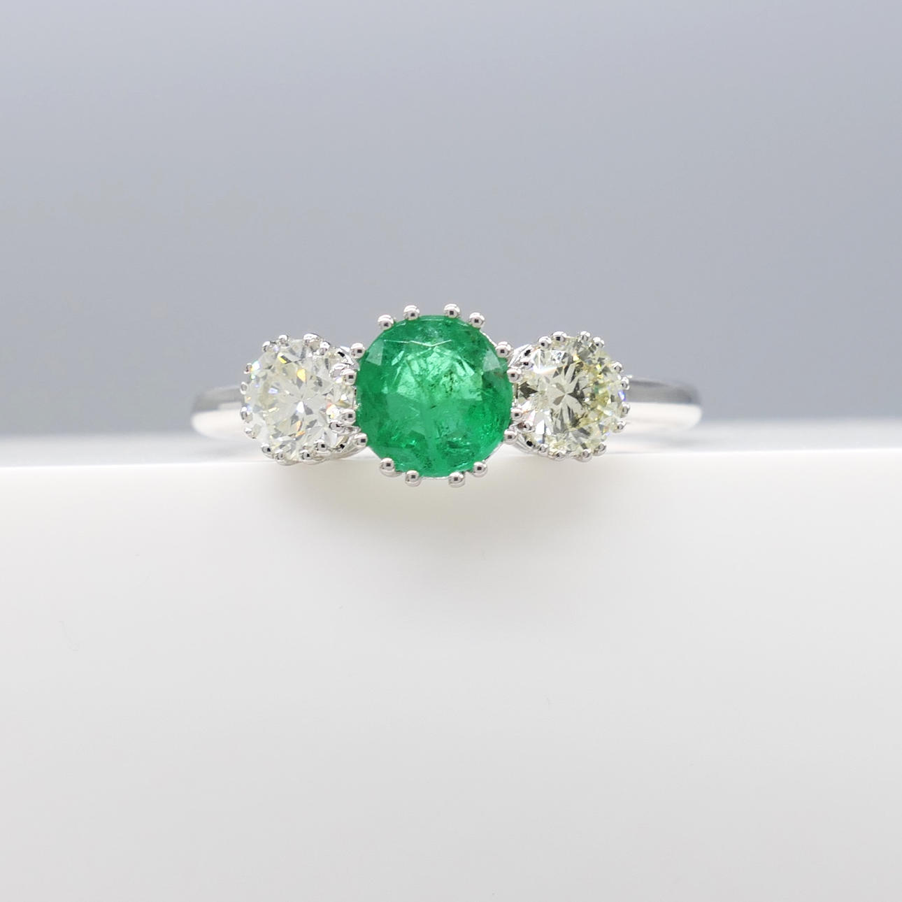 EMERALD & DIAMOND twin-claw ring.