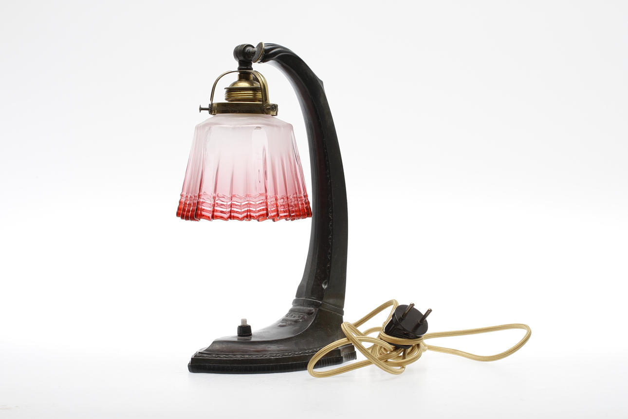 BORDSLAMPA, metall och glas, jugend, tidigt 1900-tal.