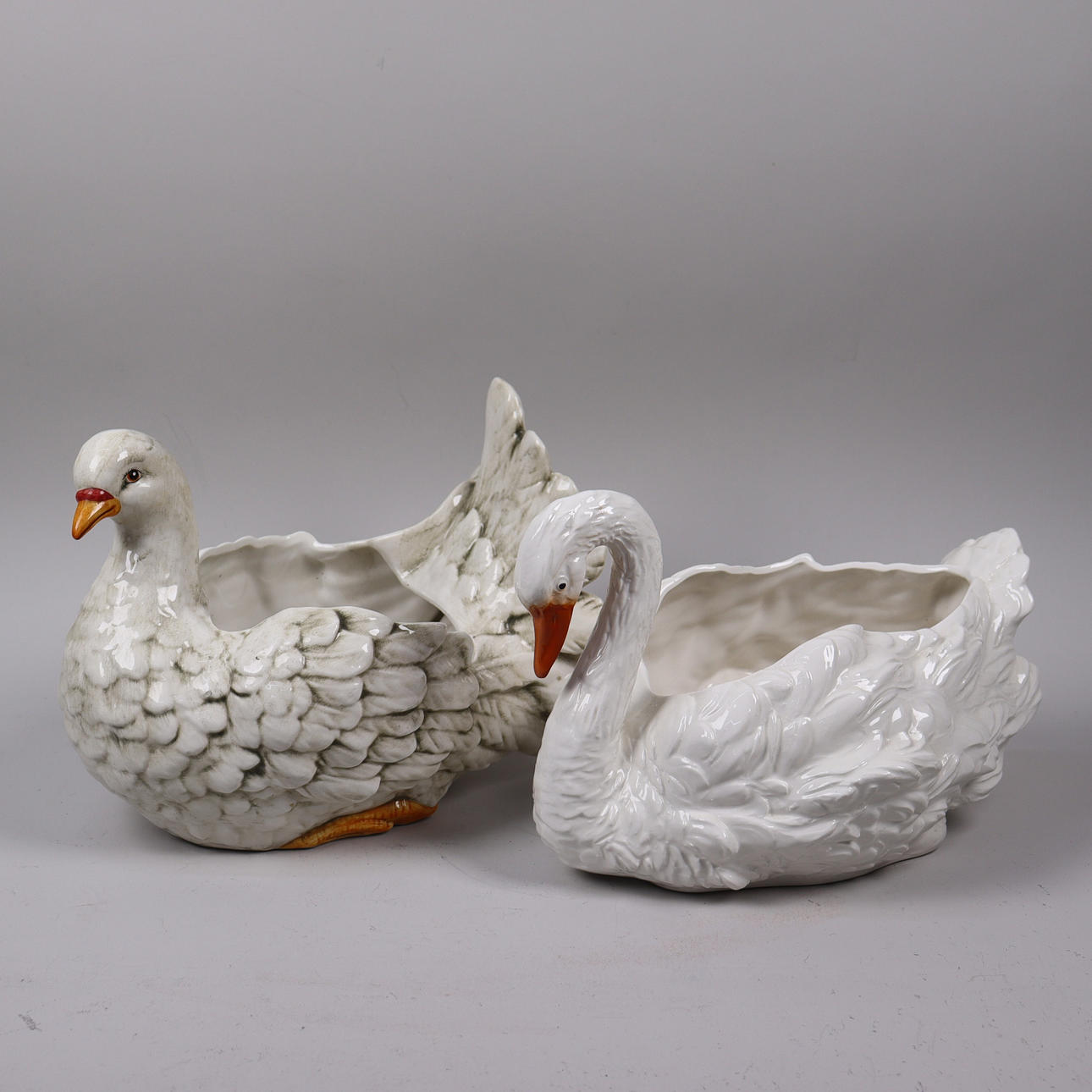 YTTERFODER, svan och duva i porslin, Italien, 2 st.