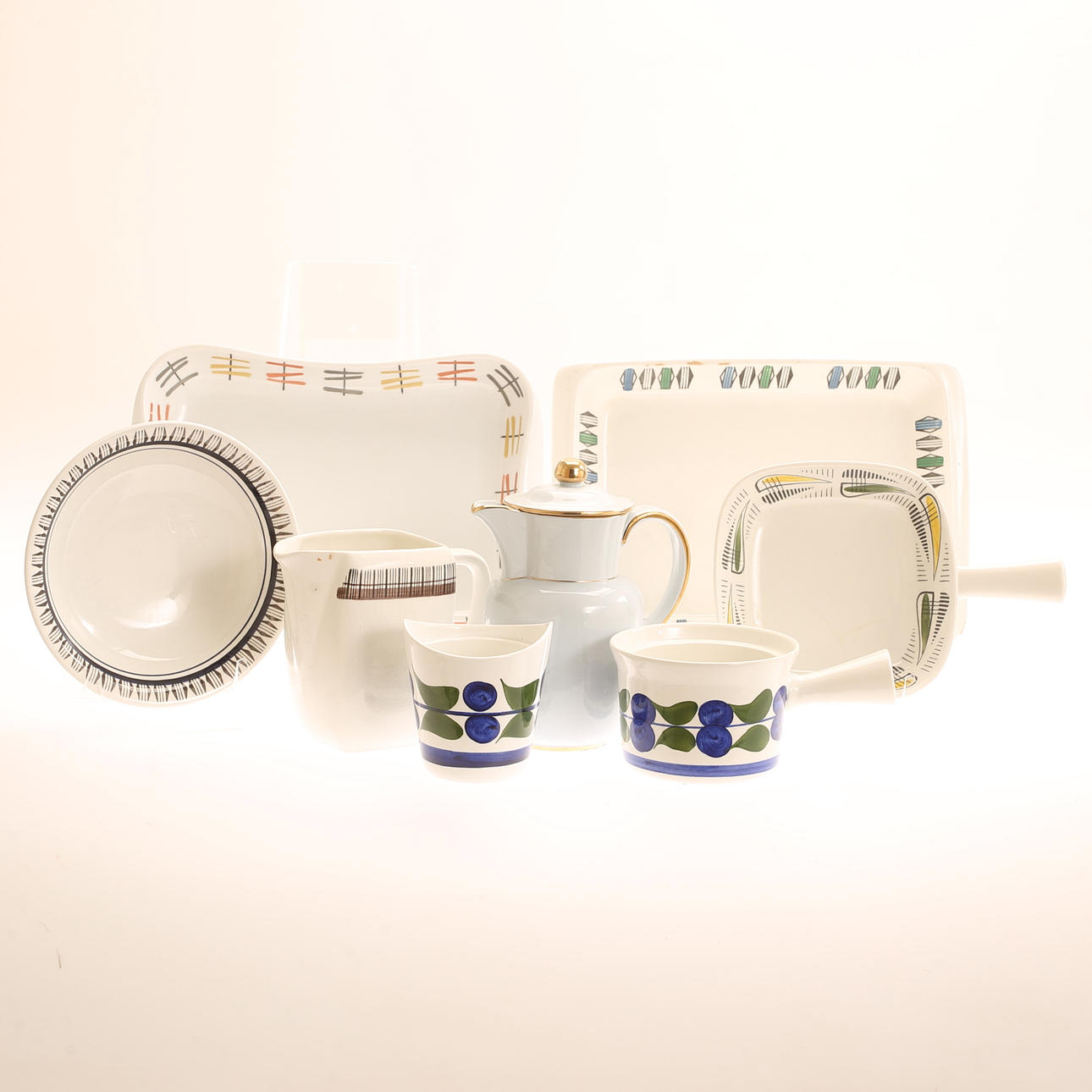 ASSORTED PORCELAIN, 8 pieces.