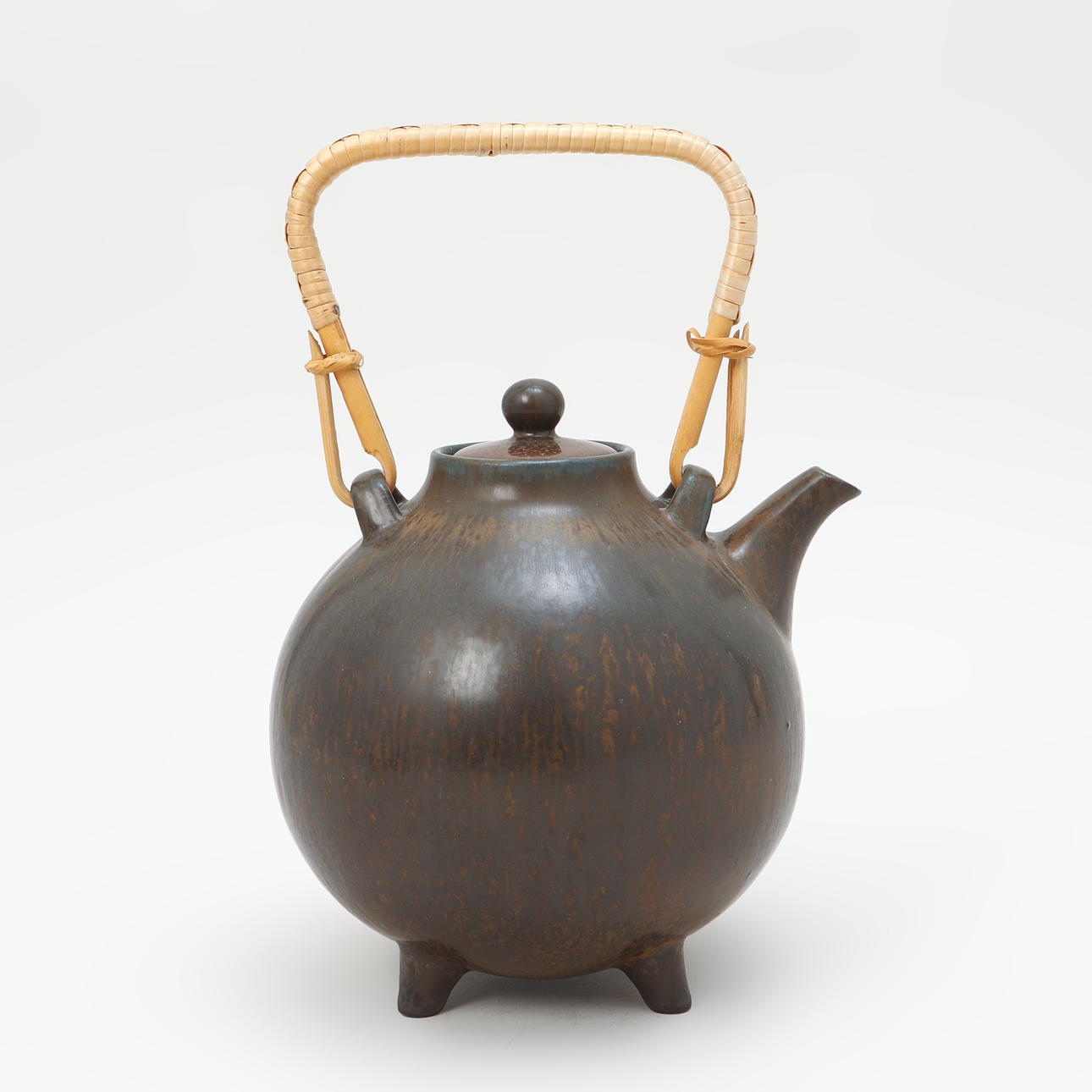 GUNNAR NYLUND. A stoneware teapot, Rörstrand.