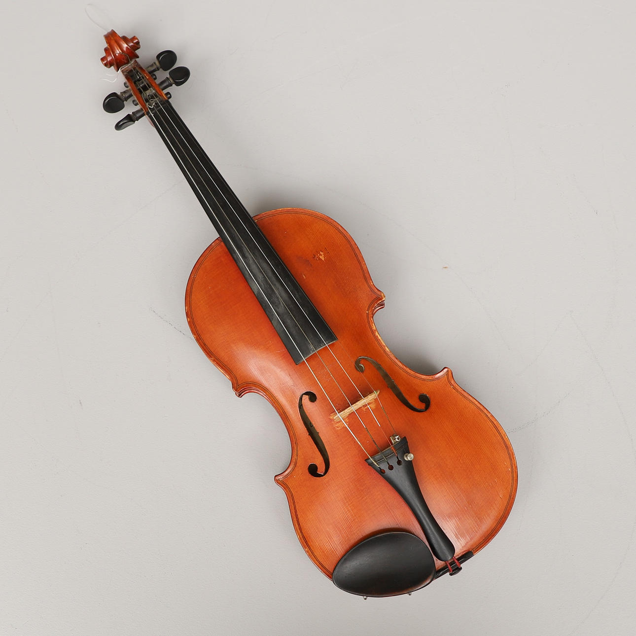 A violin, signed Hilding Glans, 1934.