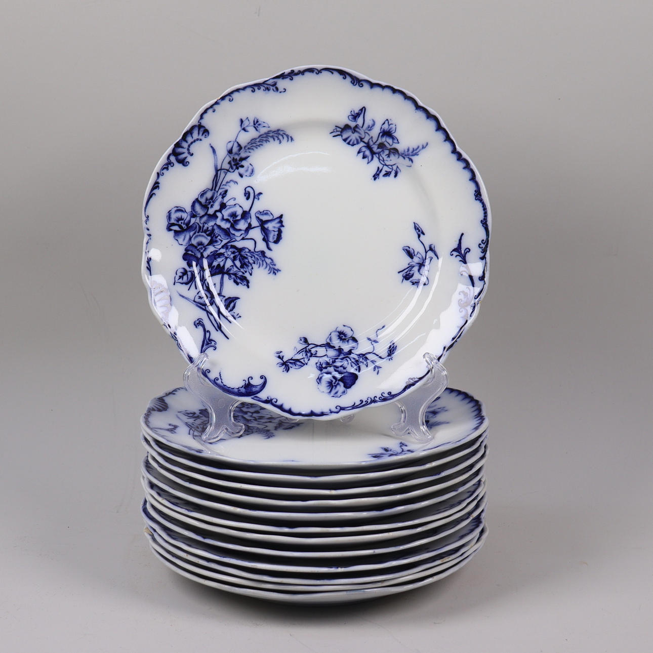 ALF WALLANDER. “Pensé”, dinner plates, Rörstrand, flintware with liquid blue floral decor, around the turn of the century 1900, 13 pcs.