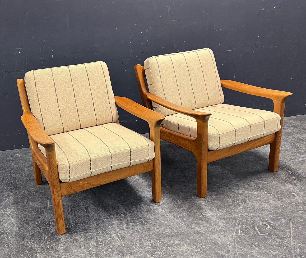 JUUL KRISTENSEN. 2 ARMCHAIRS.