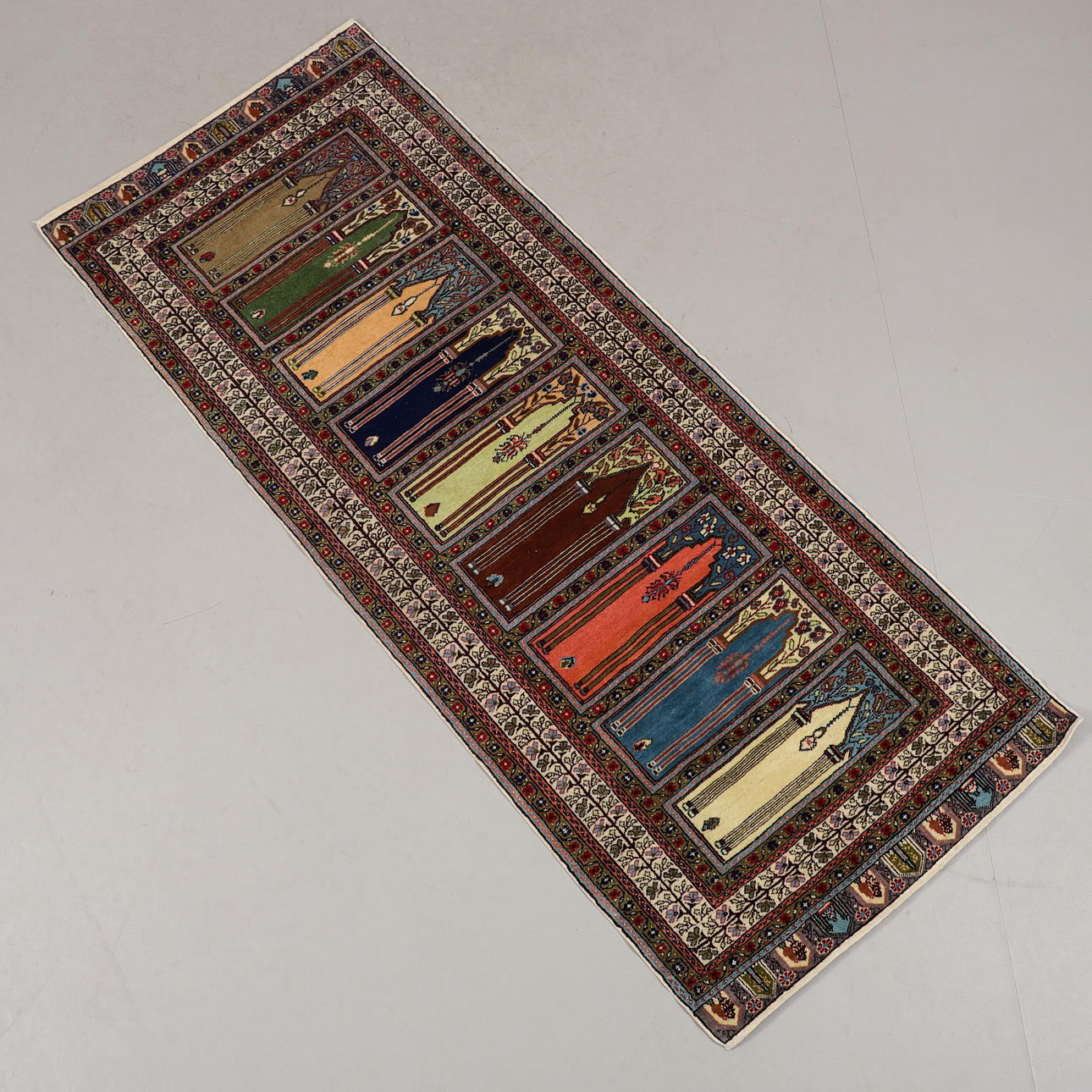 CARPET, oriental, dimensions 220x86 cm.