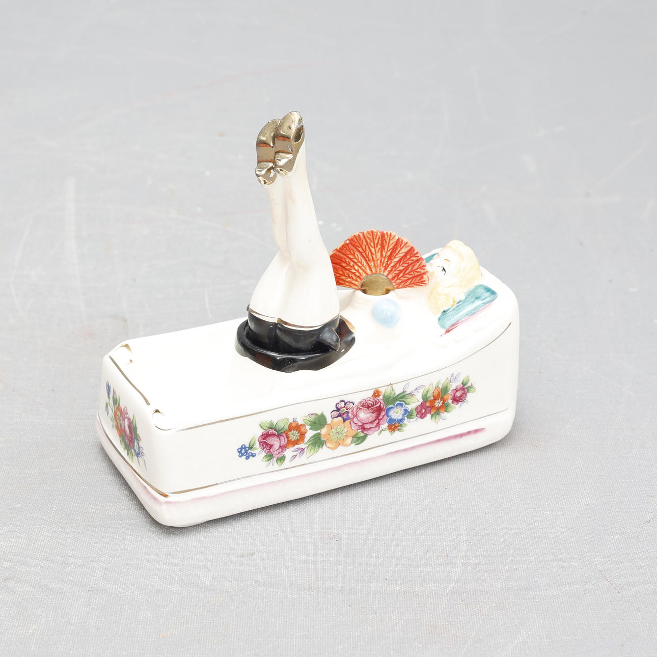 A porcelain ashtray, Pinuppa, 1930s/40s.