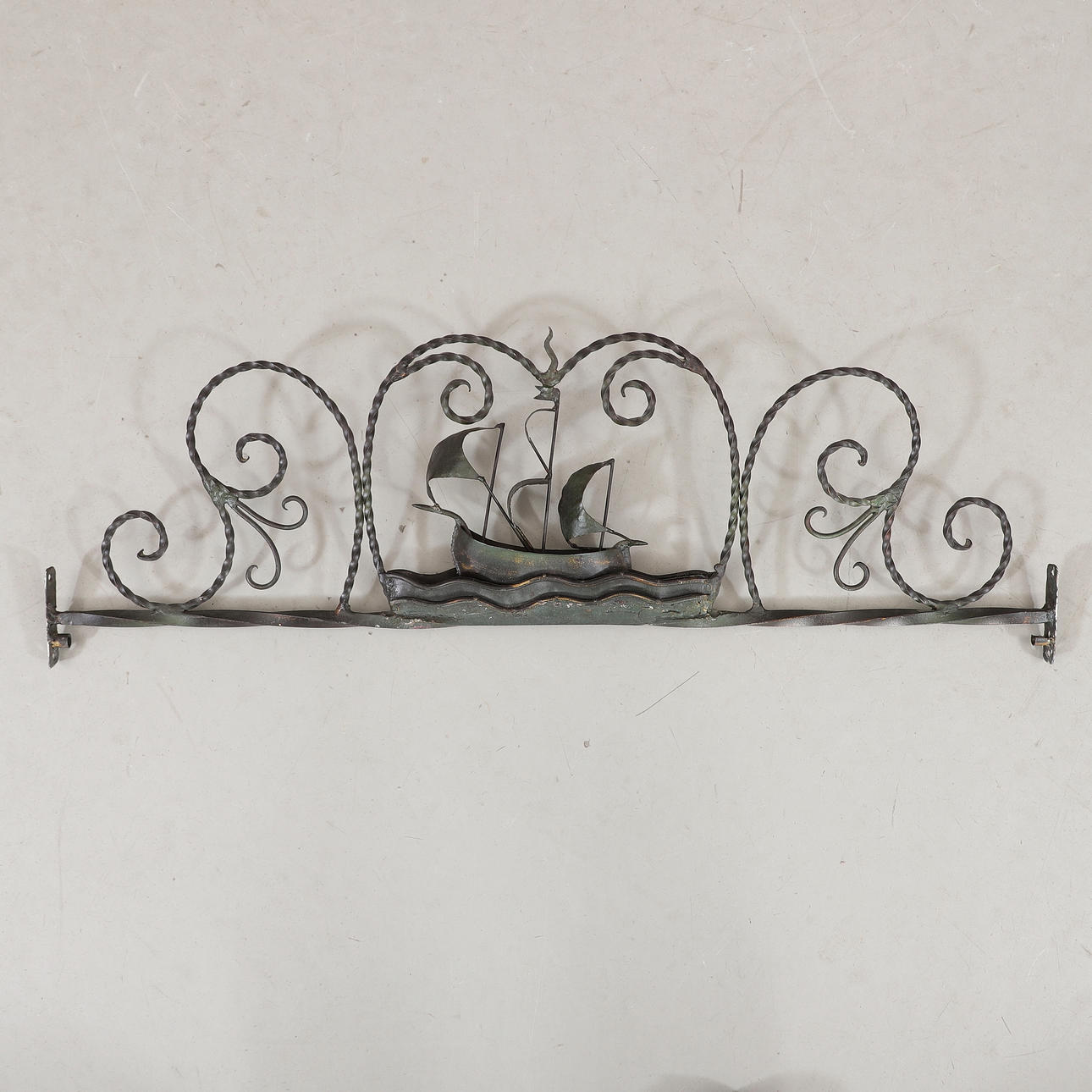 SKYLTORNAMENT, smide, 1900-talets mitt.