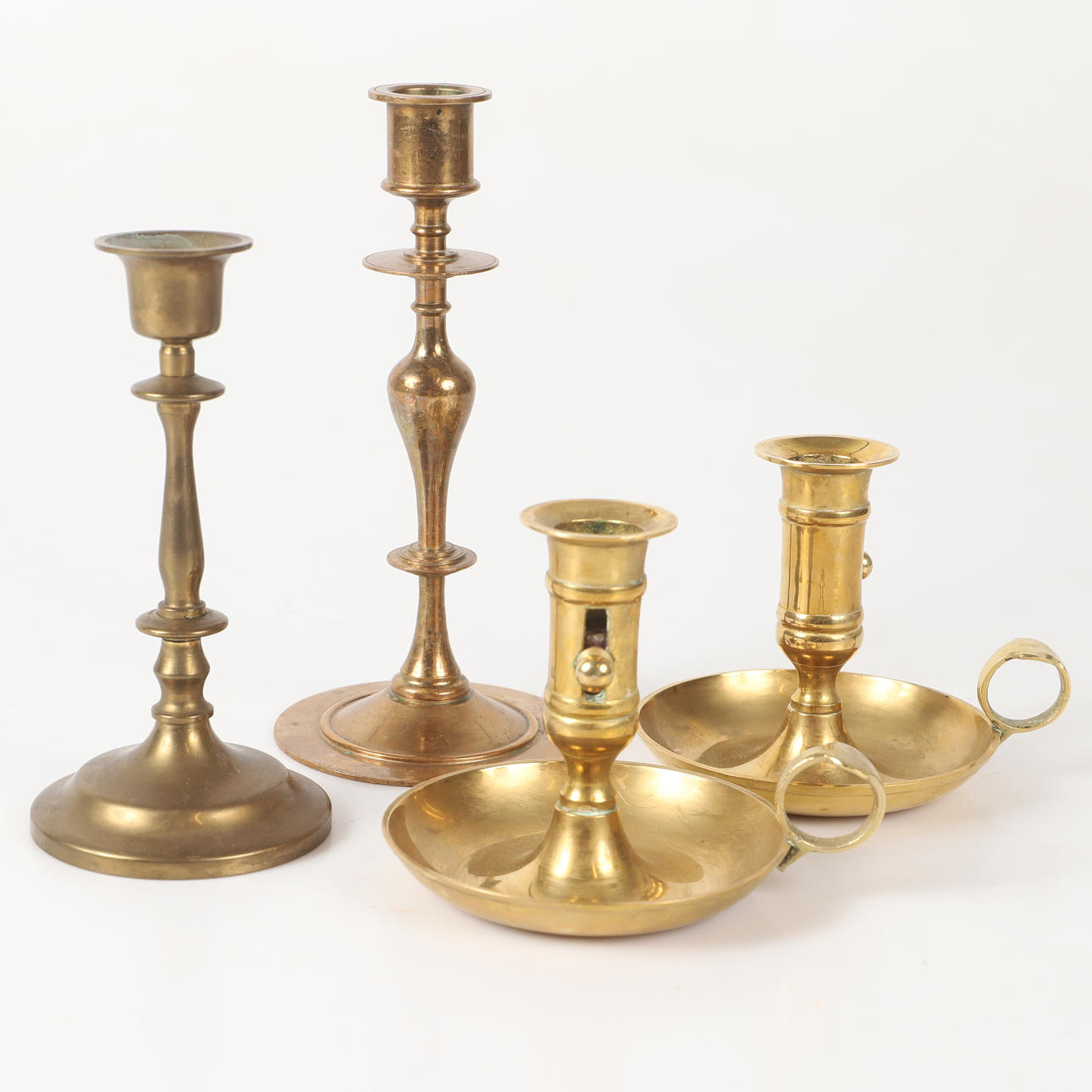 LJUSSTAKAR, 4 stycken, mässing/malm, 1900-tal.