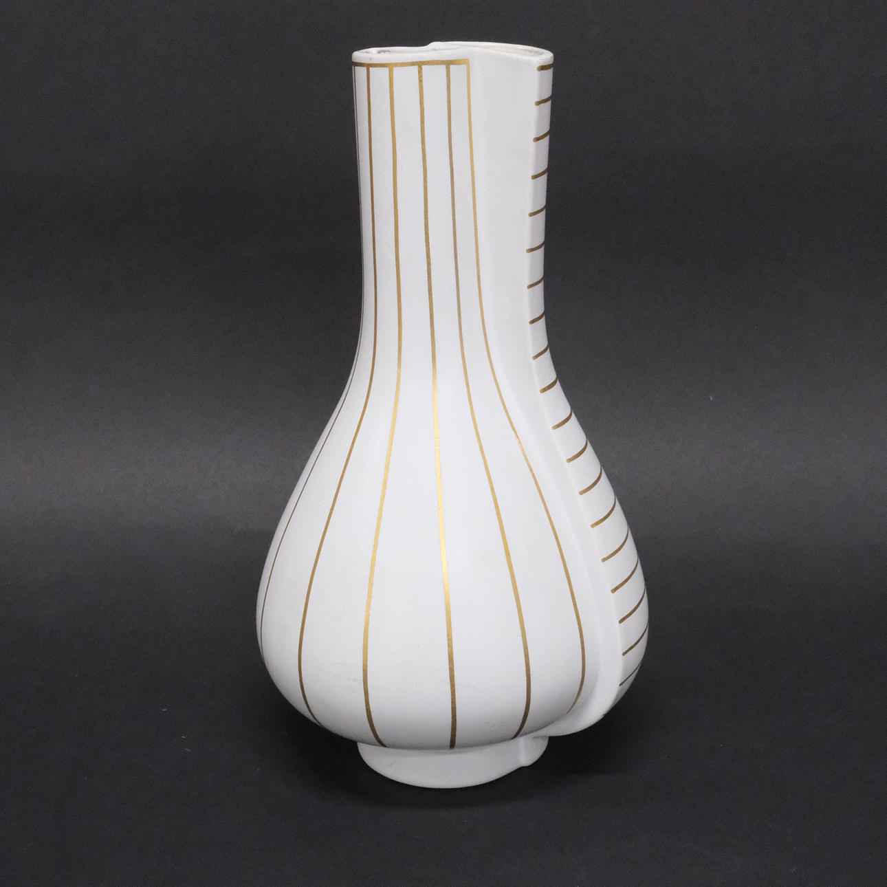 WILHELM KÅGE. VAS, "GULDSURREA", GUSTAVSBERG.