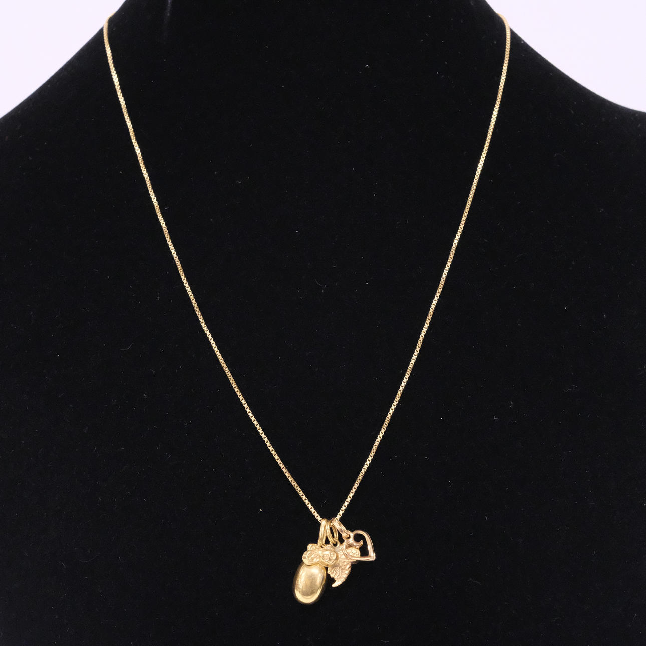 COLLIER SAMT TRE HÄNGEN, 18K GULD.