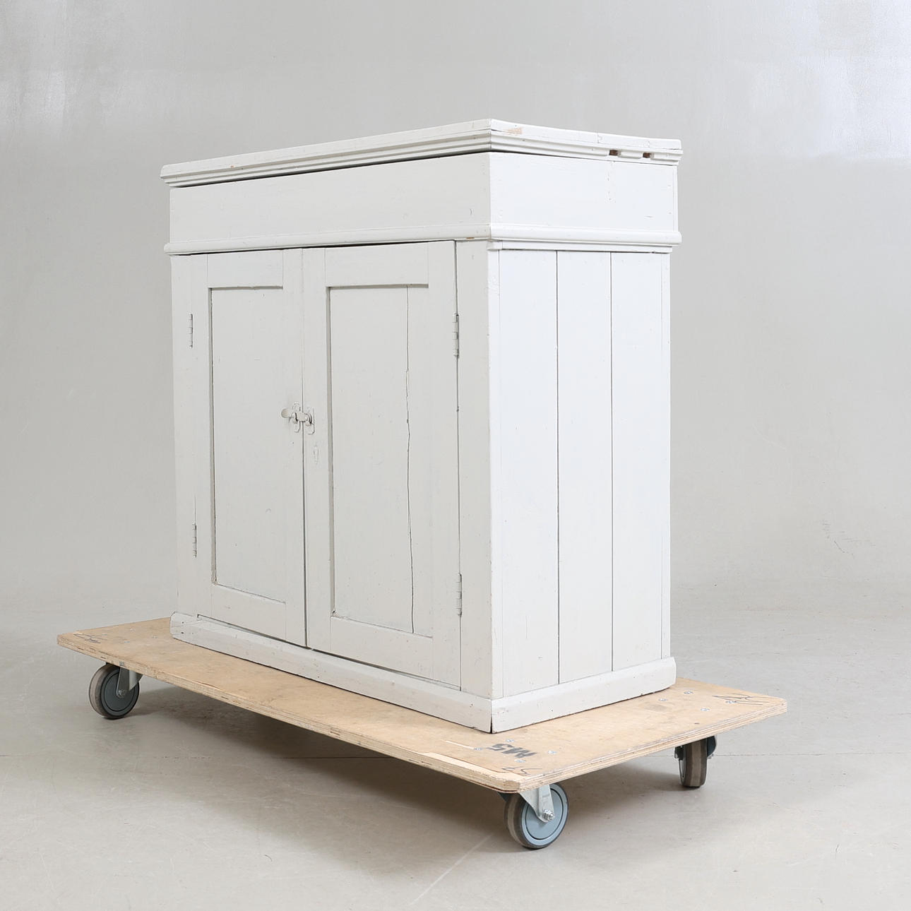 KOMMOD, 1800-talets slut.