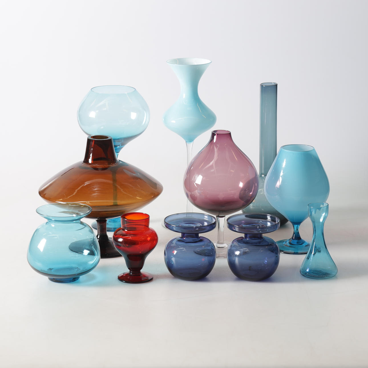 VASER, 11 st, glas, bl a Gullaskruf, 1900-tal.